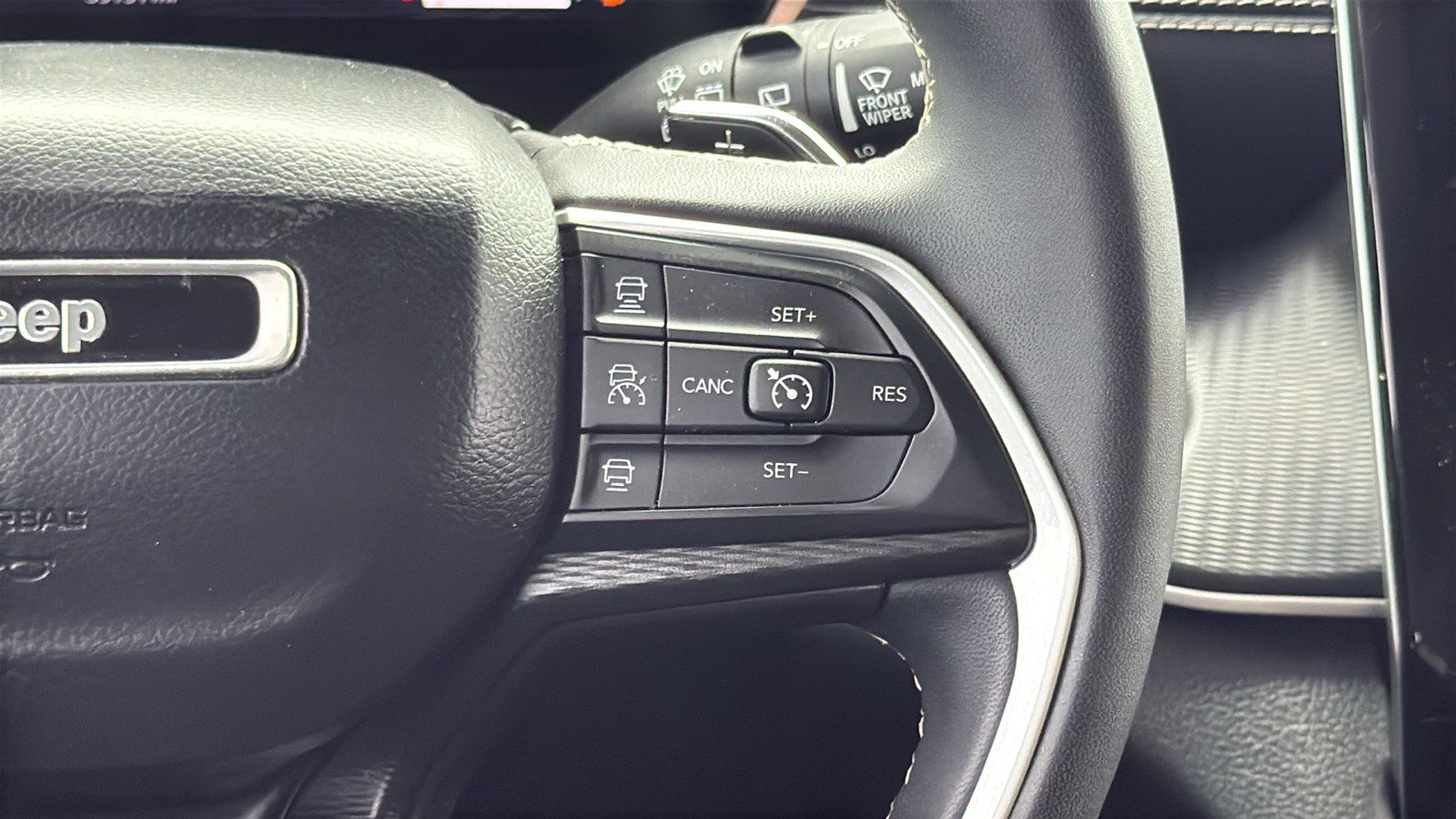 Used 2023 Jeep Grand Cherokee Laredo RWD image 21