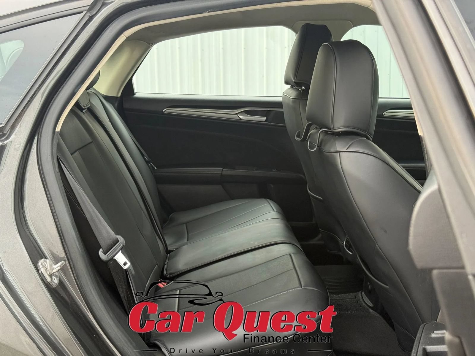 Used 2018 Ford Fusion SE w/ Fusion SE Technology Package FWD image 16