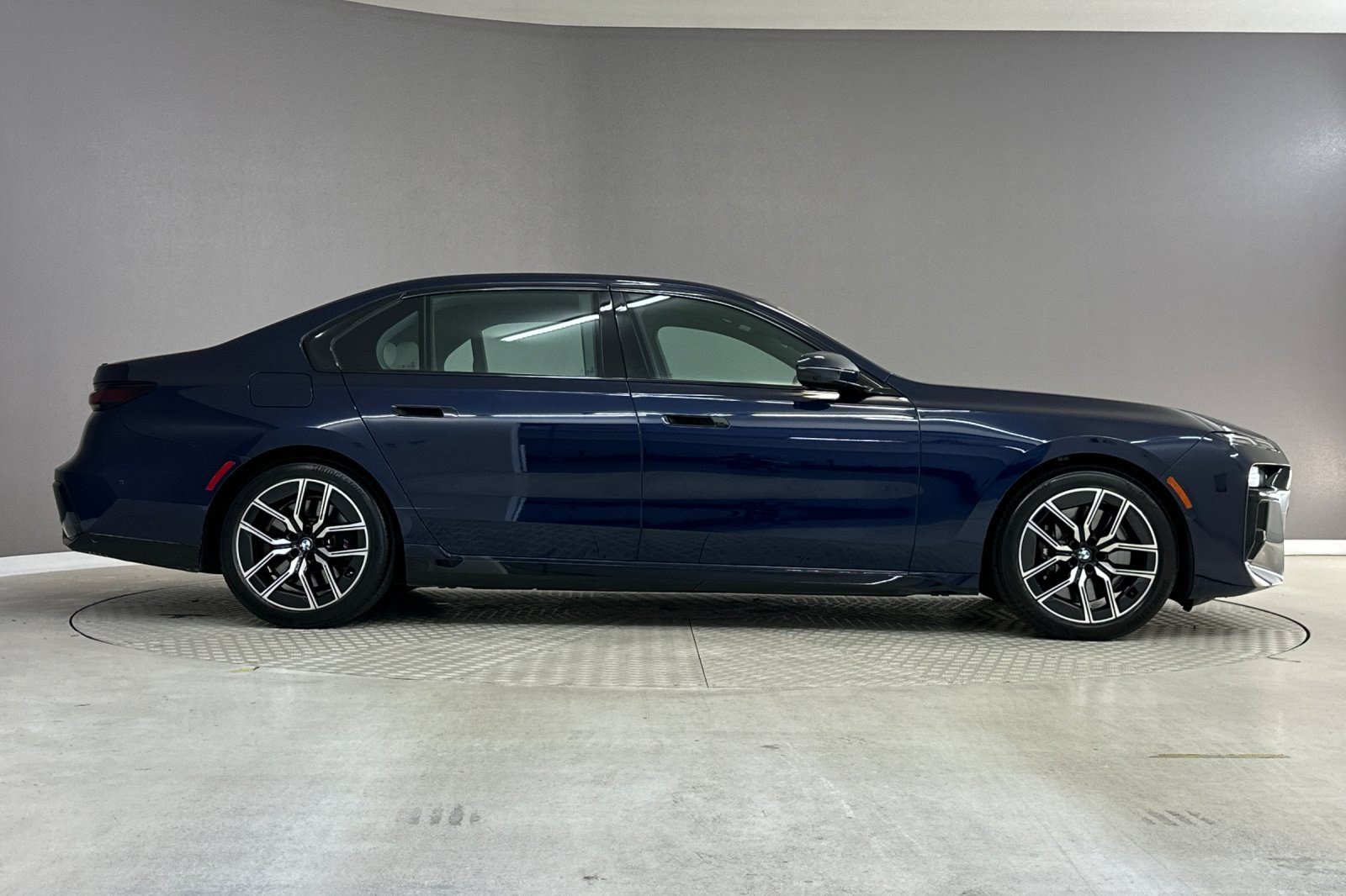 Certified 2023 BMW 740i RWD image 8