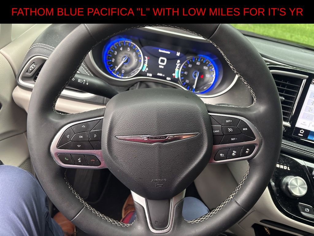 Used 2023 Chrysler Pacifica Touring-L FWD image 15