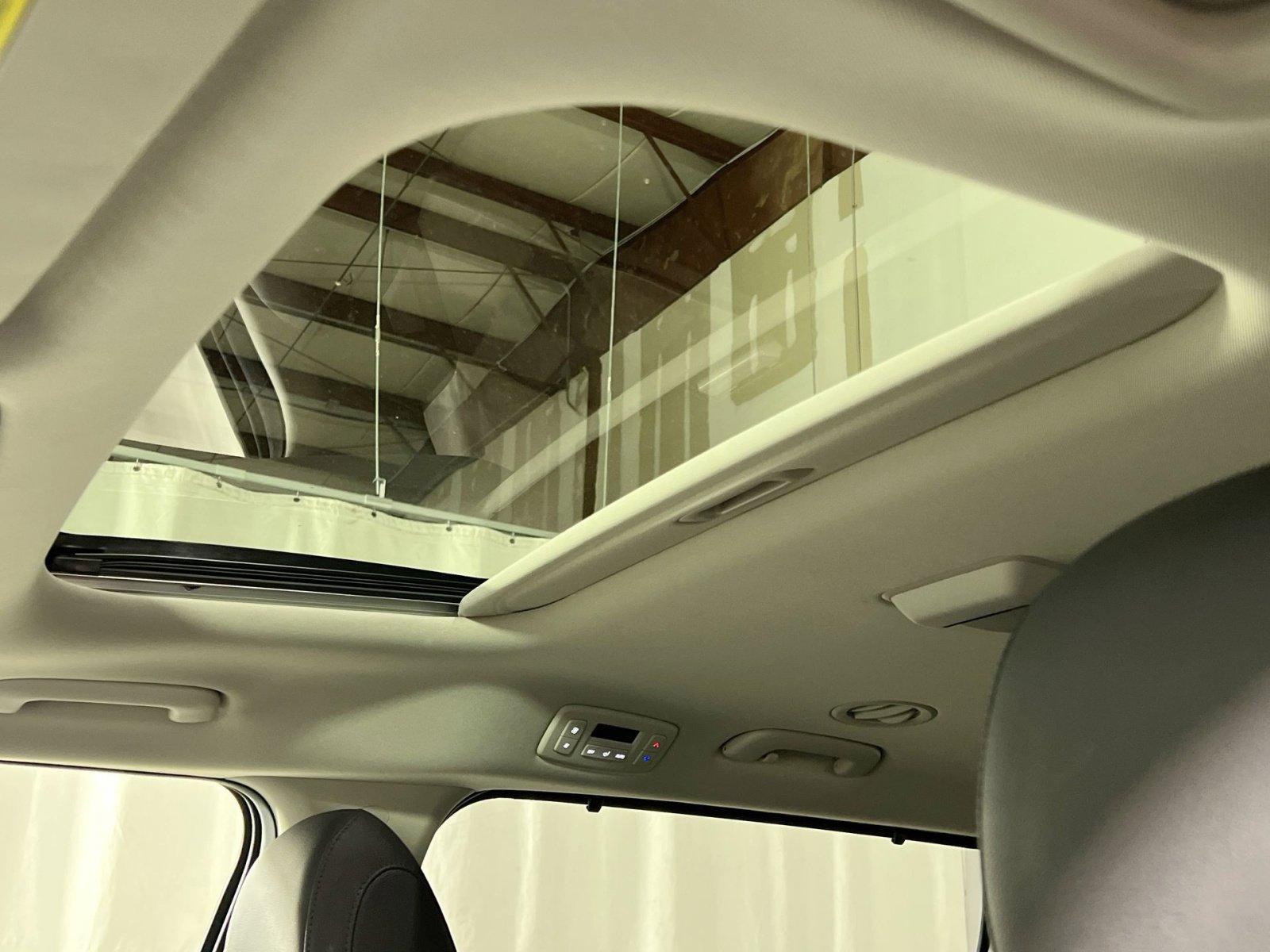 Used 2024 Kia Carnival SX Prestige image 22