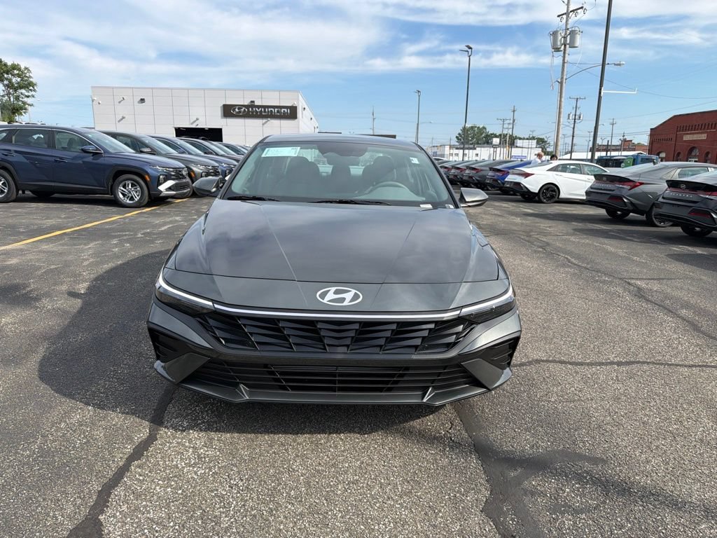 New 2026 Hyundai Elantra SE FWD image 2