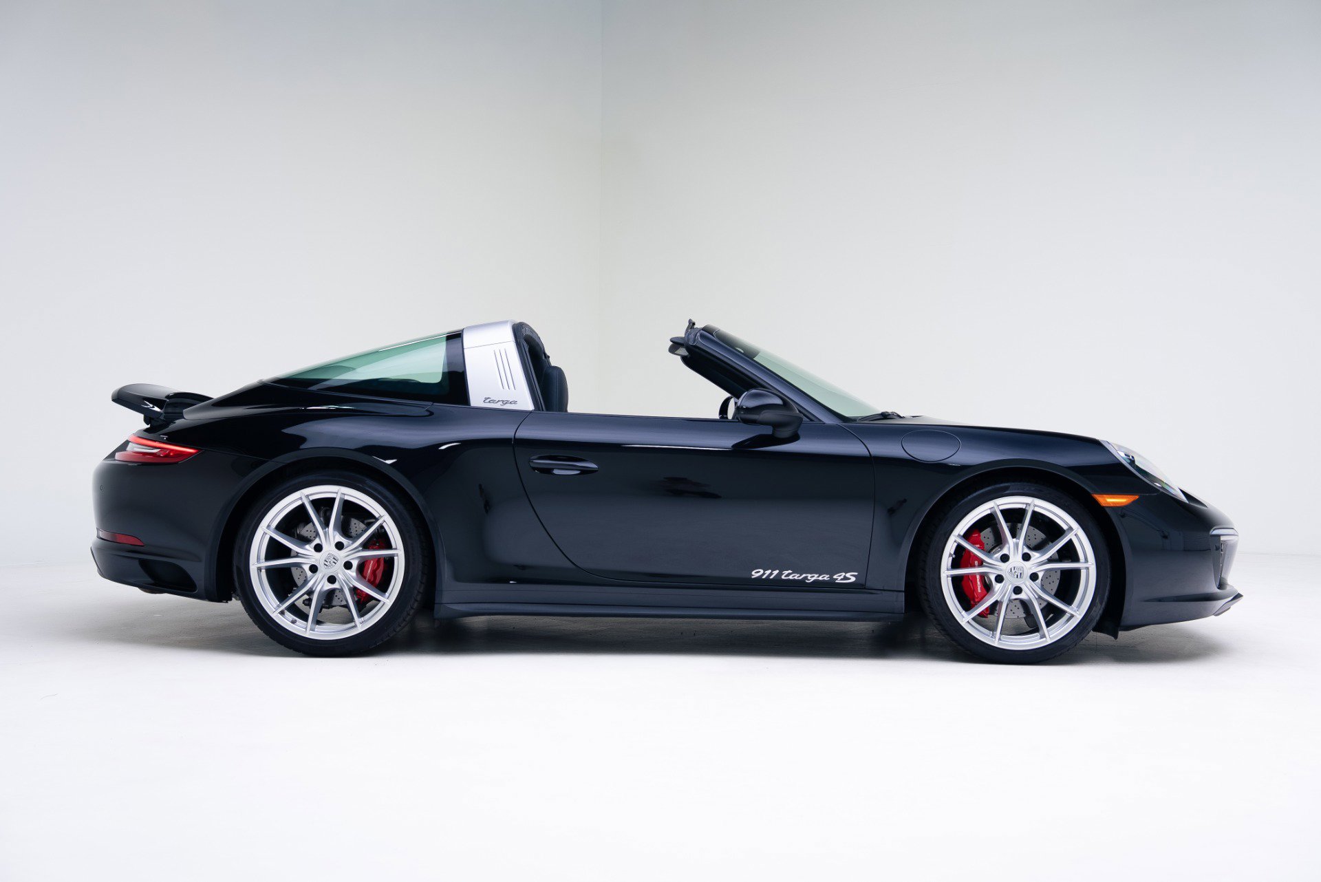 Used 2018 Porsche 911 Targa 4S image 3