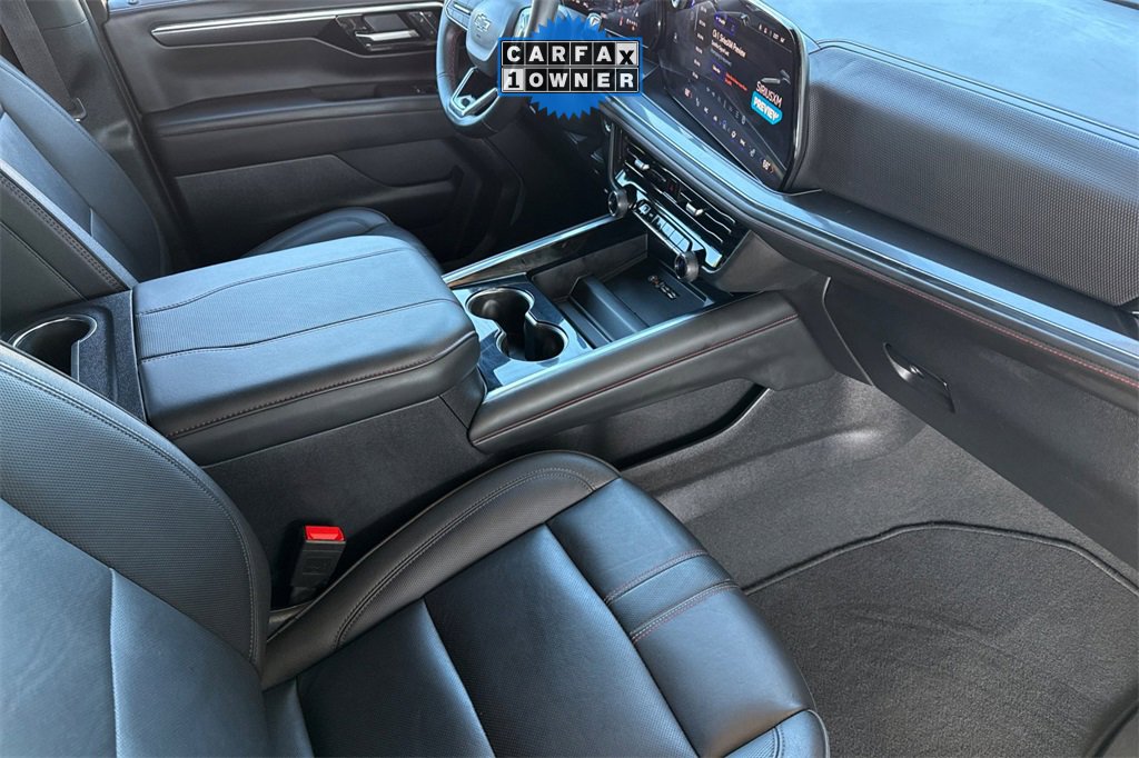 Used 2025 Chevrolet Suburban RST image 25