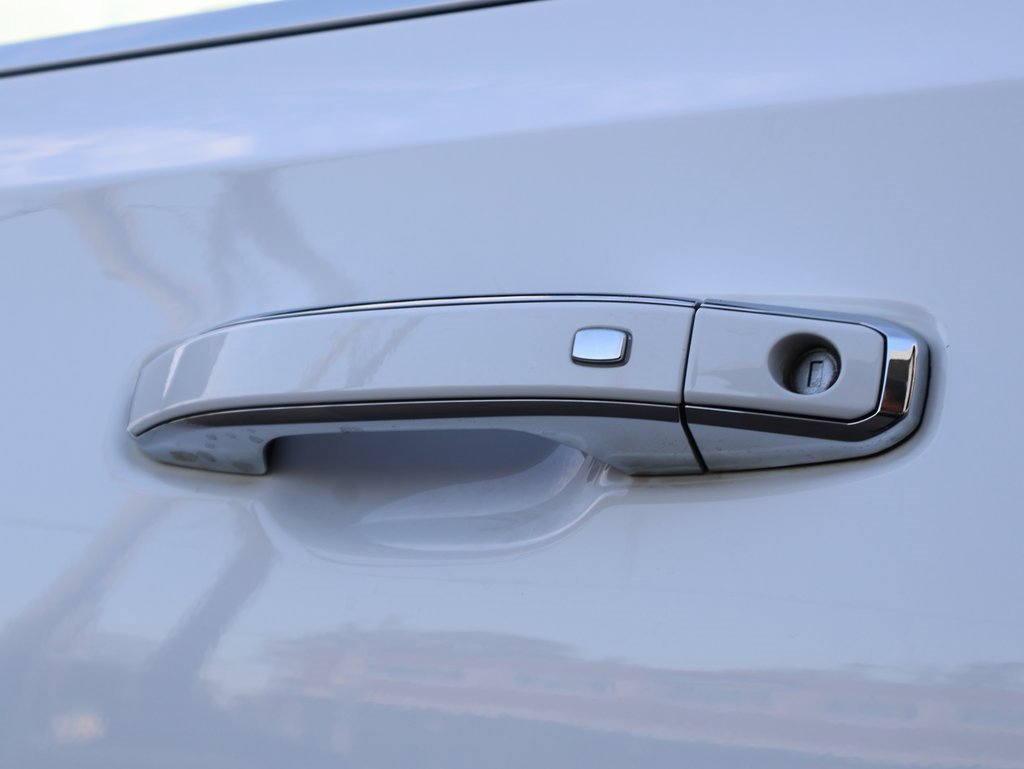 Used 2022 GMC Yukon SLT w/ SLT Luxury Package image 32