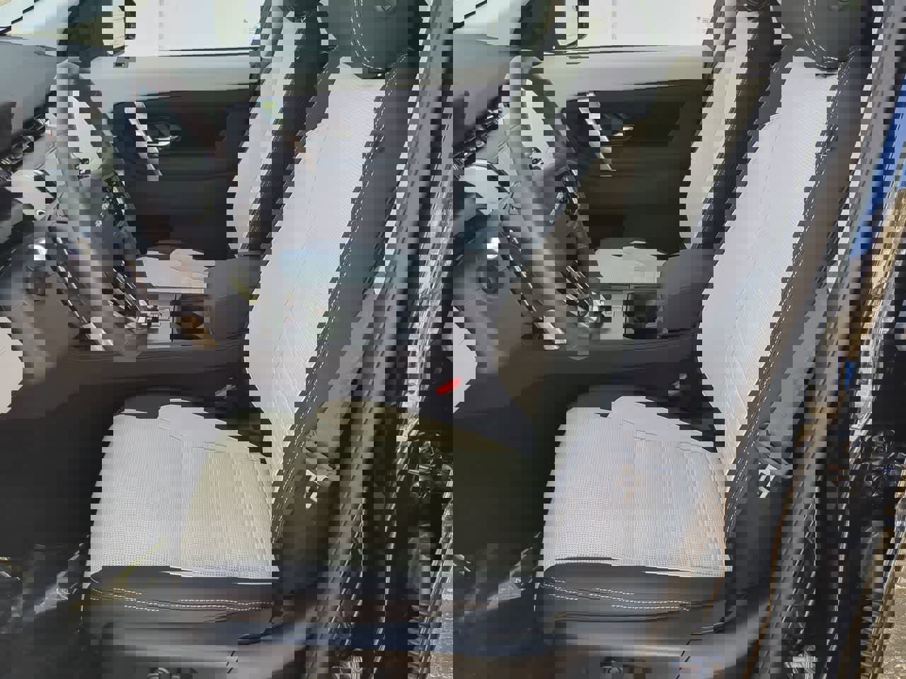 Used 2025 Land Rover Discovery Sport S AWD/4WD image 17