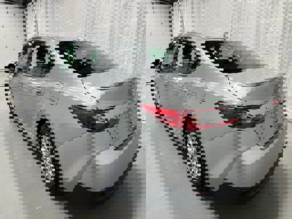 Used 2025 Toyota Camry LE image 5