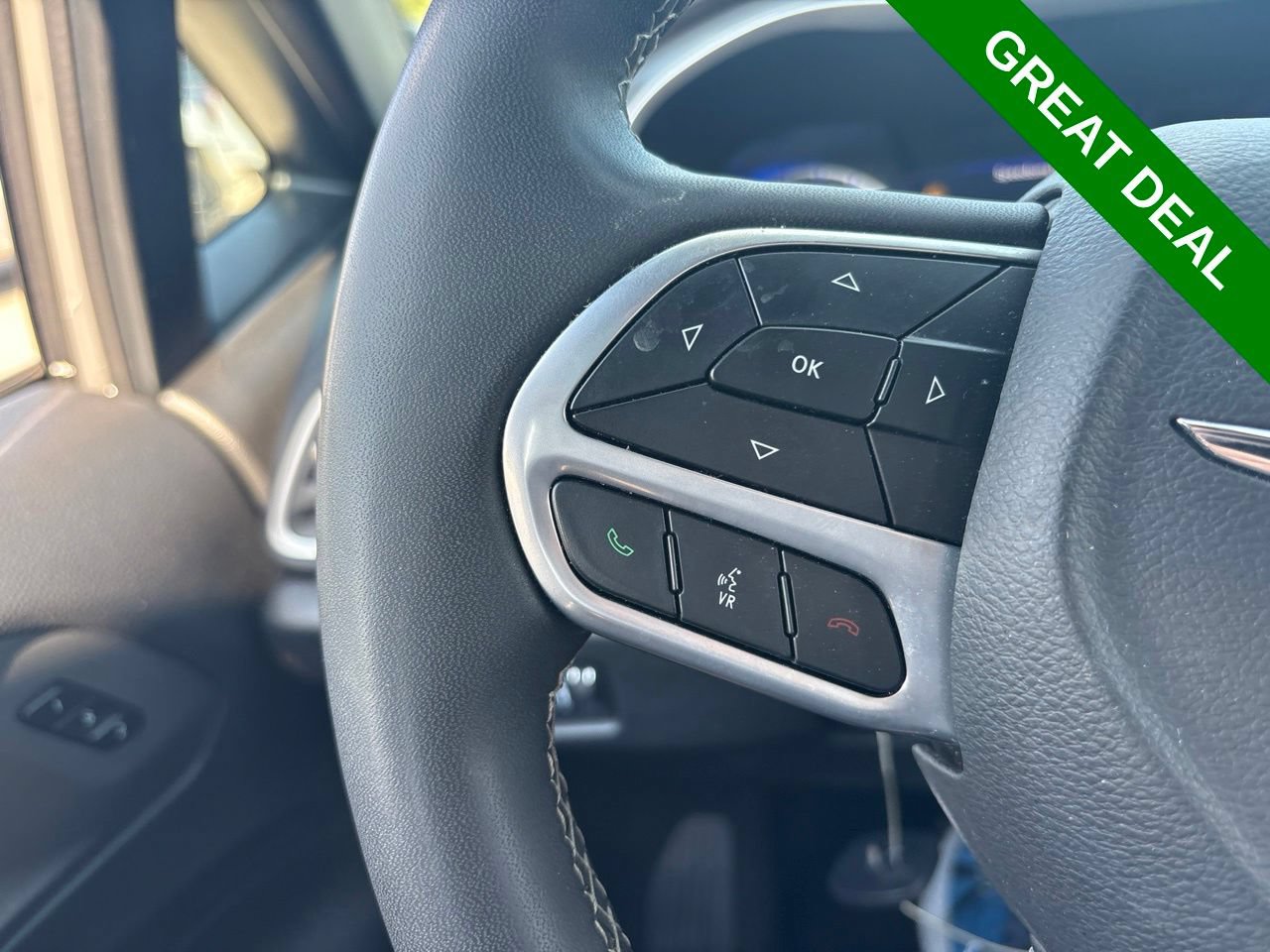 Used 2025 Chrysler Pacifica Select FWD image 23