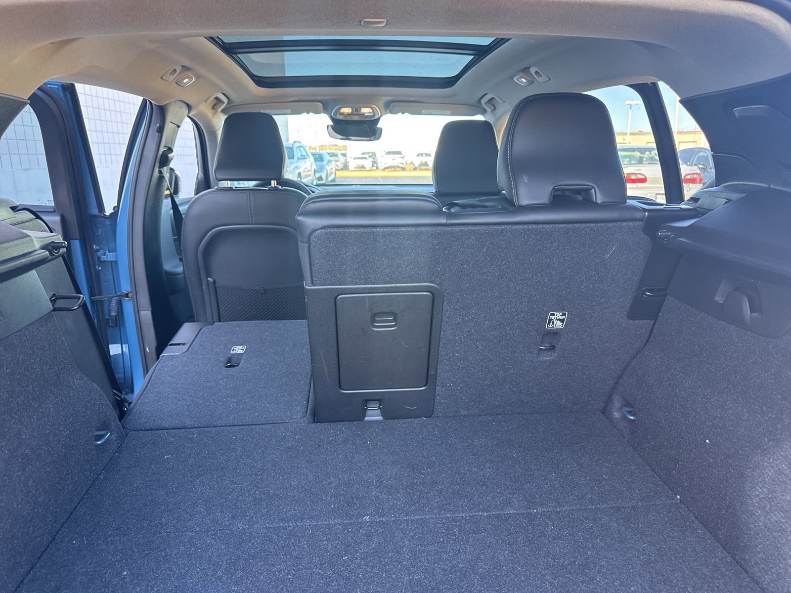 Used 2024 Volvo XC40 B5 Plus image 19