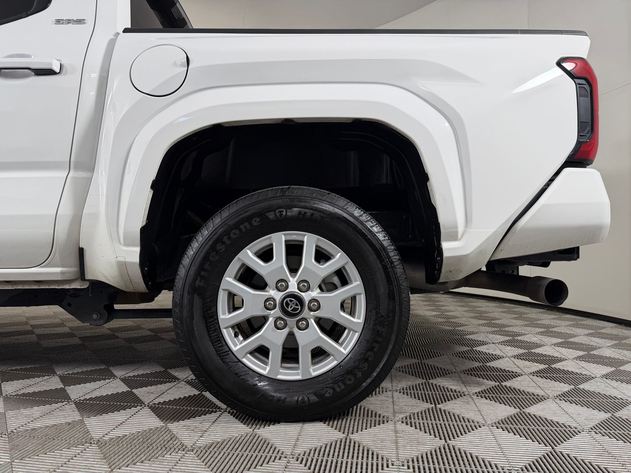 Used 2025 Toyota Tacoma SR5 AWD/4WD image 29