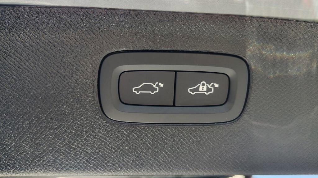 New 2026 Volvo XC90 B6 Plus w/ Protection Package Premier image 35