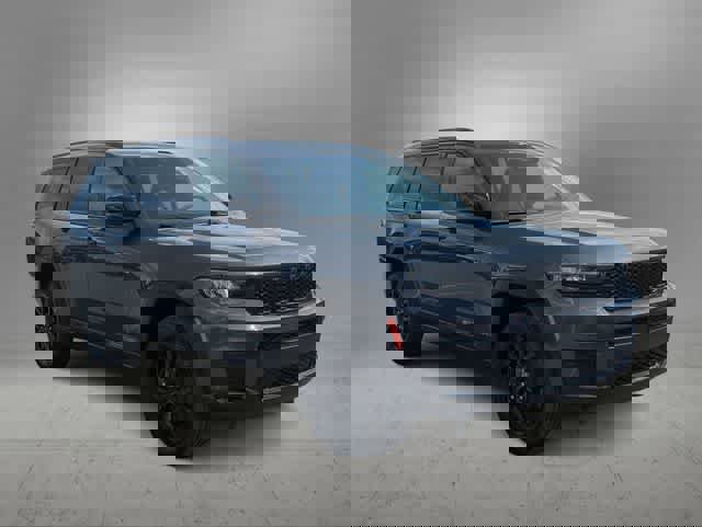 Used 2024 Jeep Grand Cherokee L Laredo image 2