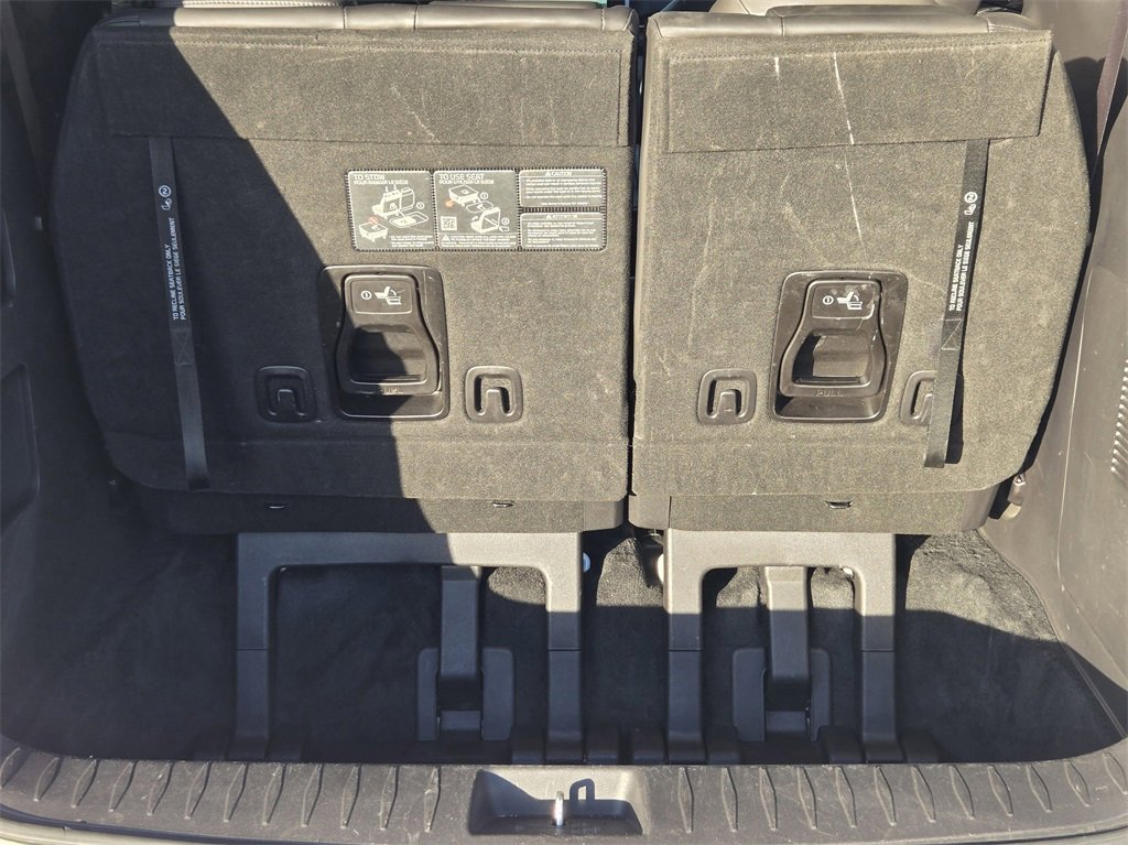 Used 2023 Kia Carnival EX image 29