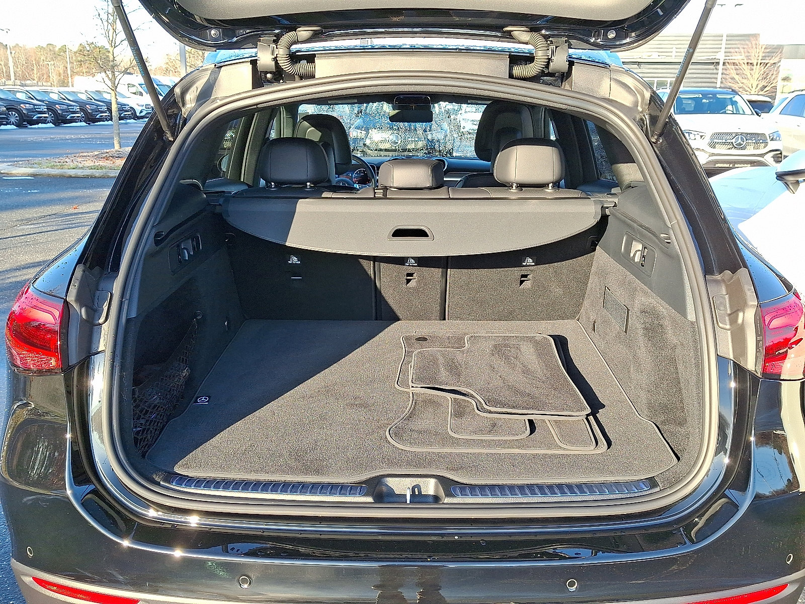 Certified 2025 Mercedes-Benz GLC 300 4MATIC image 28