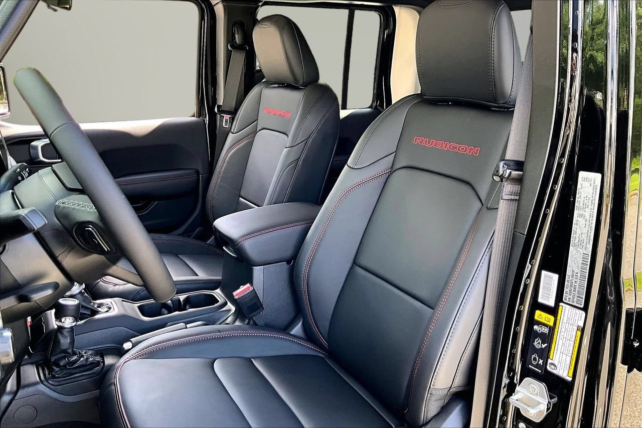 New 2026 Jeep Gladiator Rubicon w/ Steel Power Dome Hood Package AWD/4WD image 16