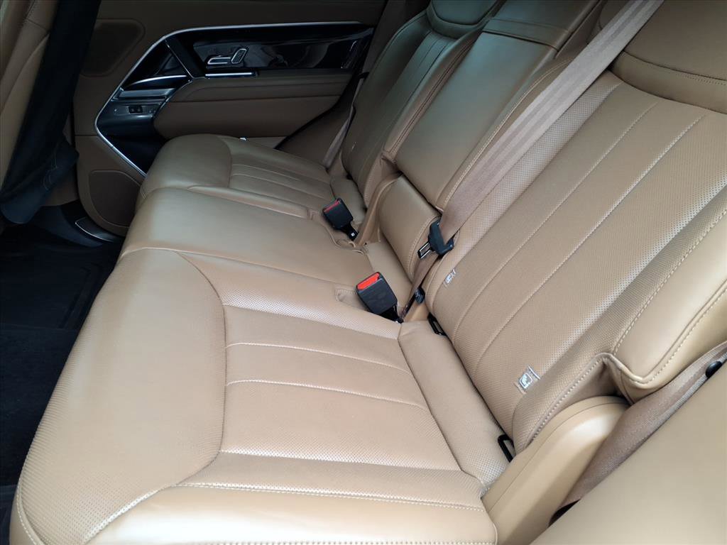 Certified 2024 Land Rover Range Rover SE image 5