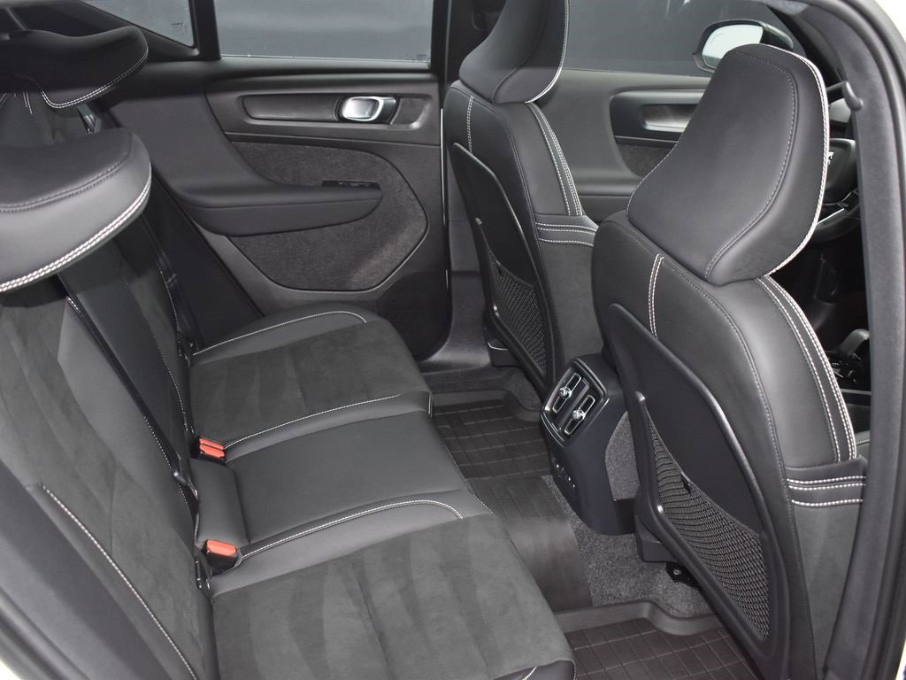 Used 2024 Volvo XC40 Recharge Plus w/ Protection Package Premier image 9