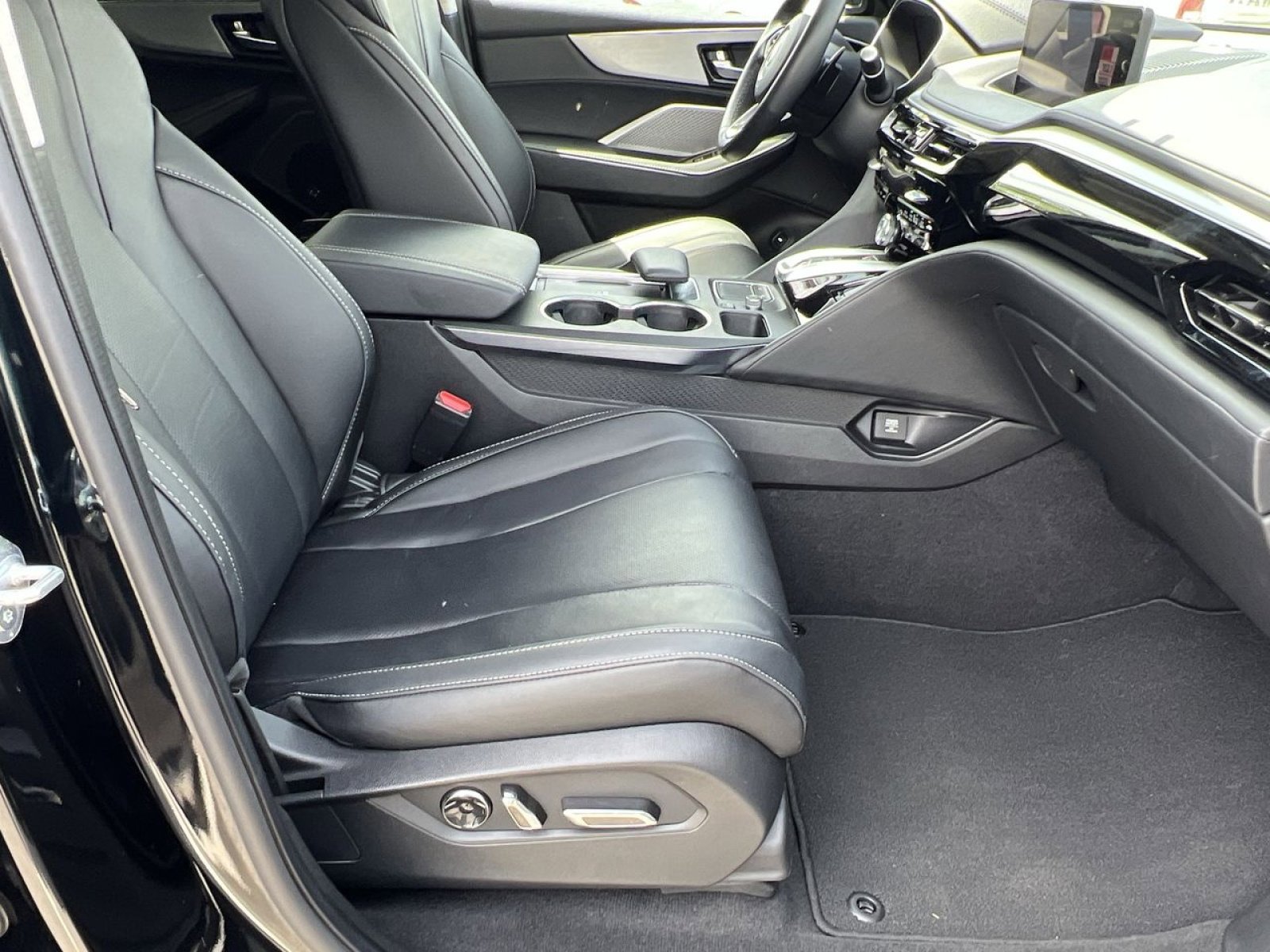 Certified 2024 Acura MDX SH-AWD w/ Technology Package image 30