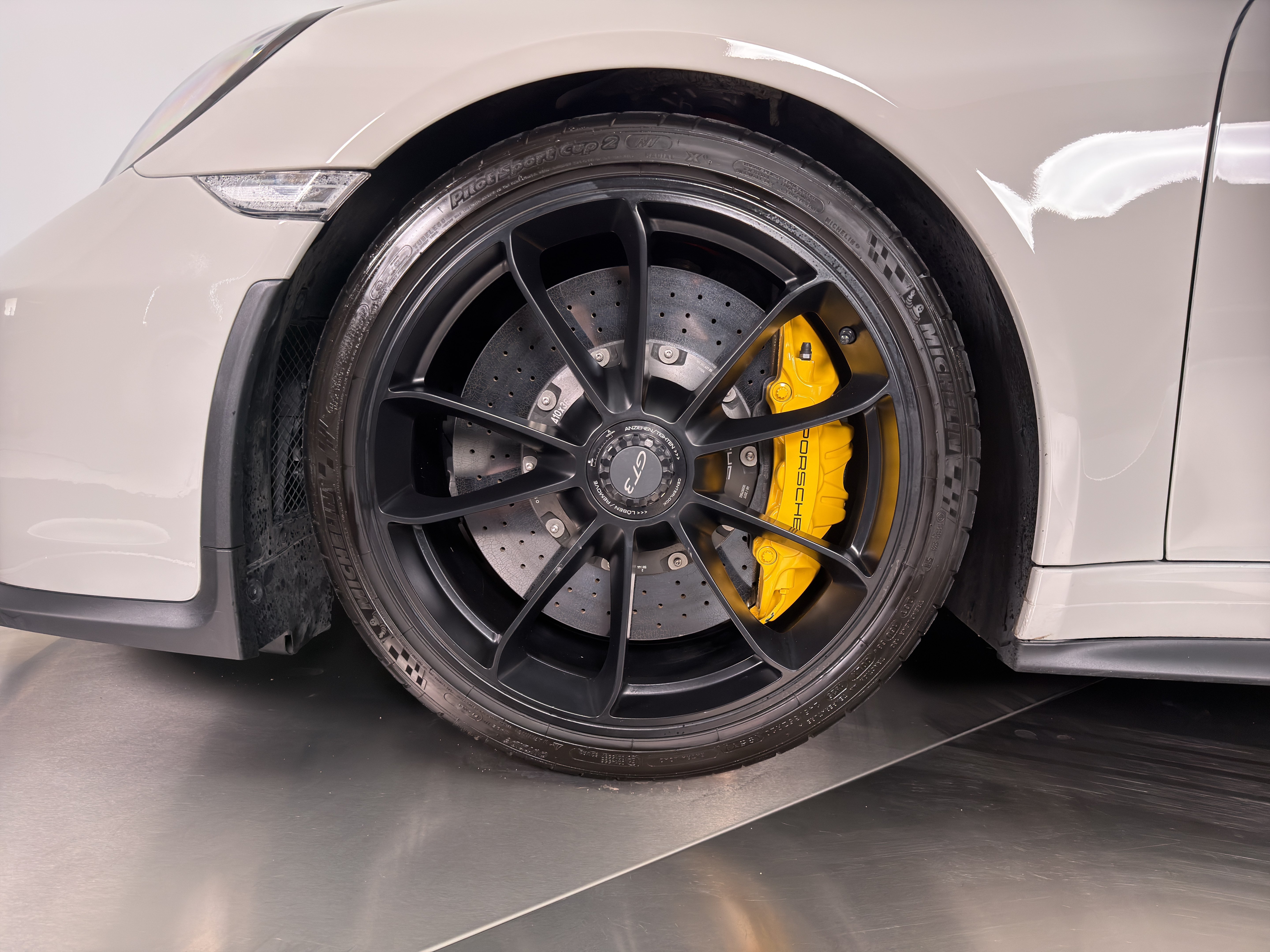 Used 2018 Porsche 911 GT3 RWD image 13