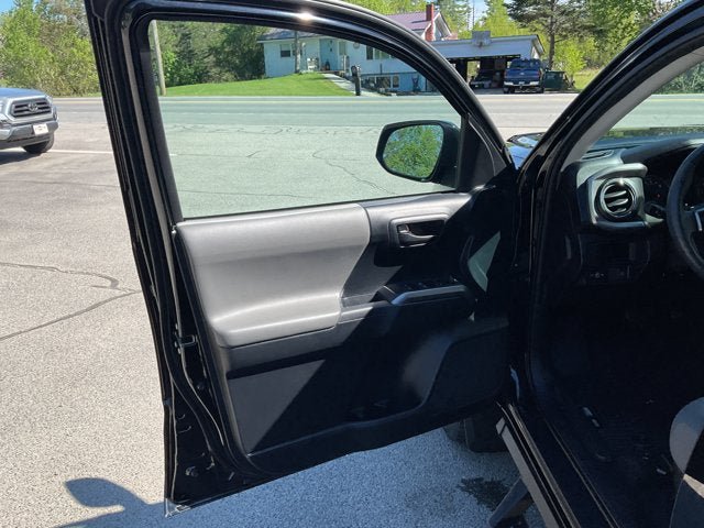 Used 2019 Toyota Tacoma SR5 AWD/4WD image 14