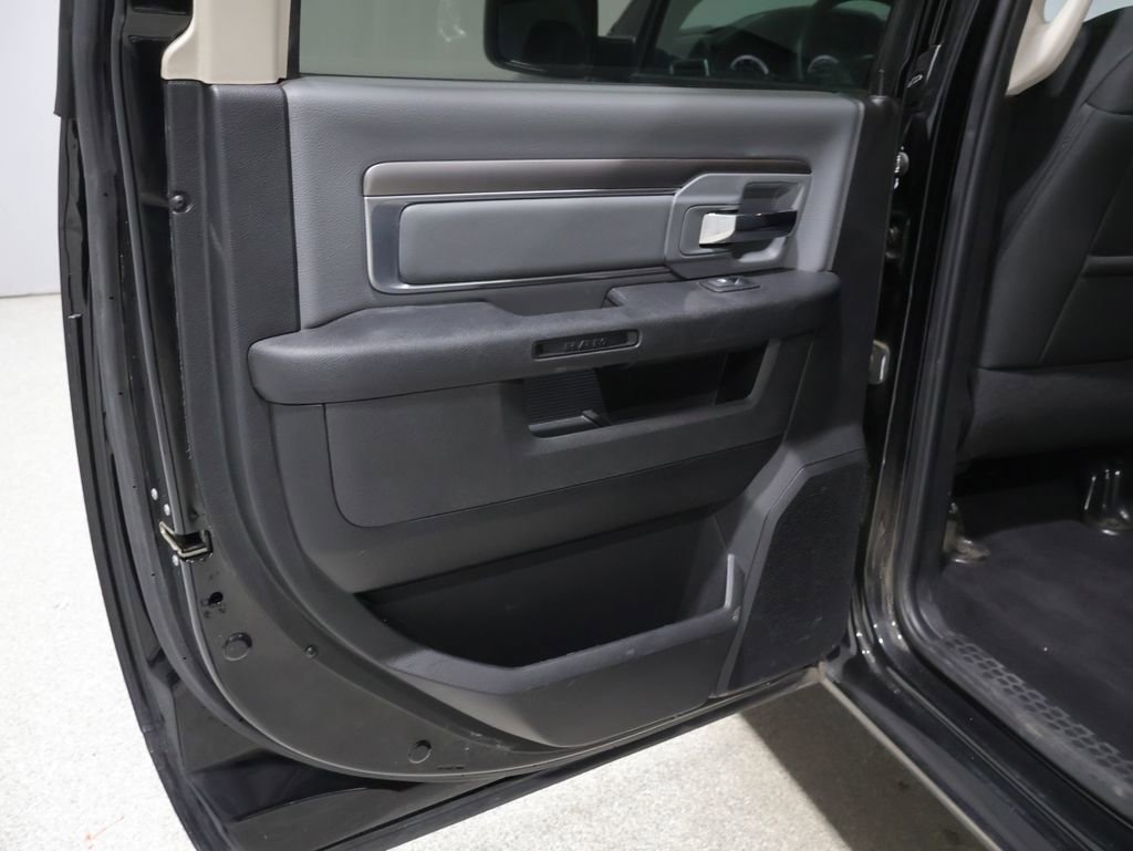Used 2023 RAM 1500 Classic SLT AWD/4WD image 19