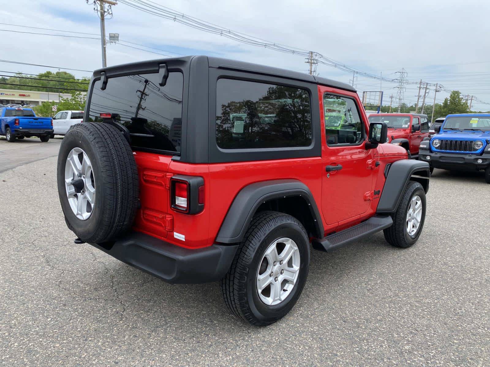 Certified 2022 Jeep Wrangler Sport AWD/4WD image 3
