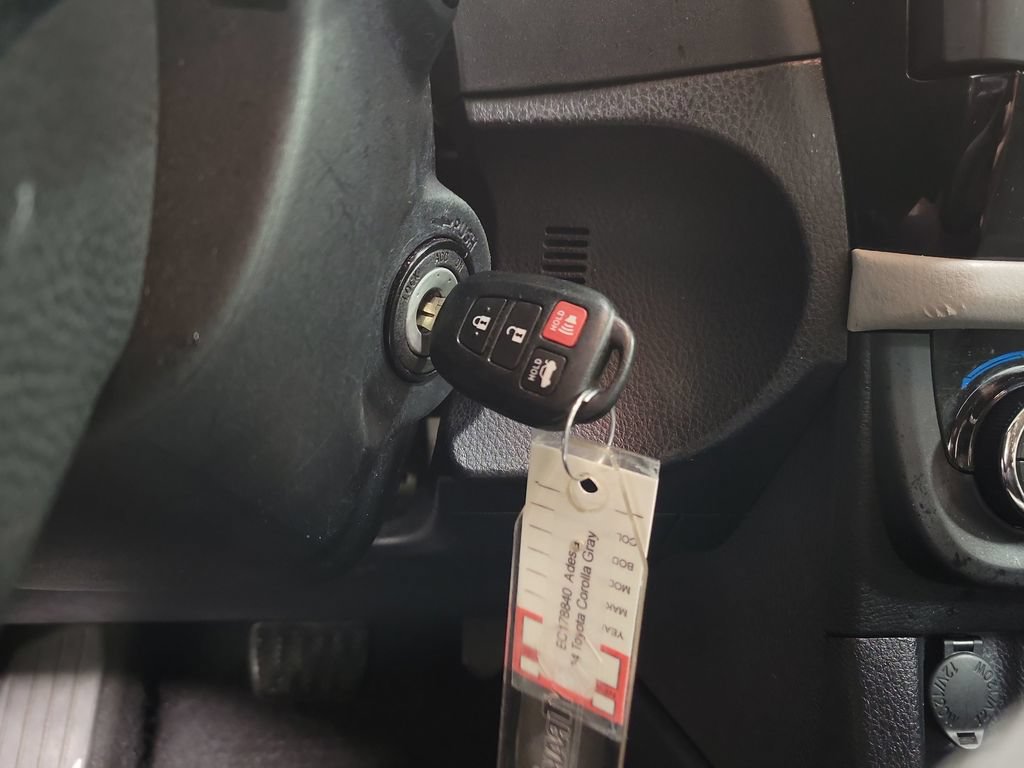 Used 2014 Toyota Corolla LE FWD image 18