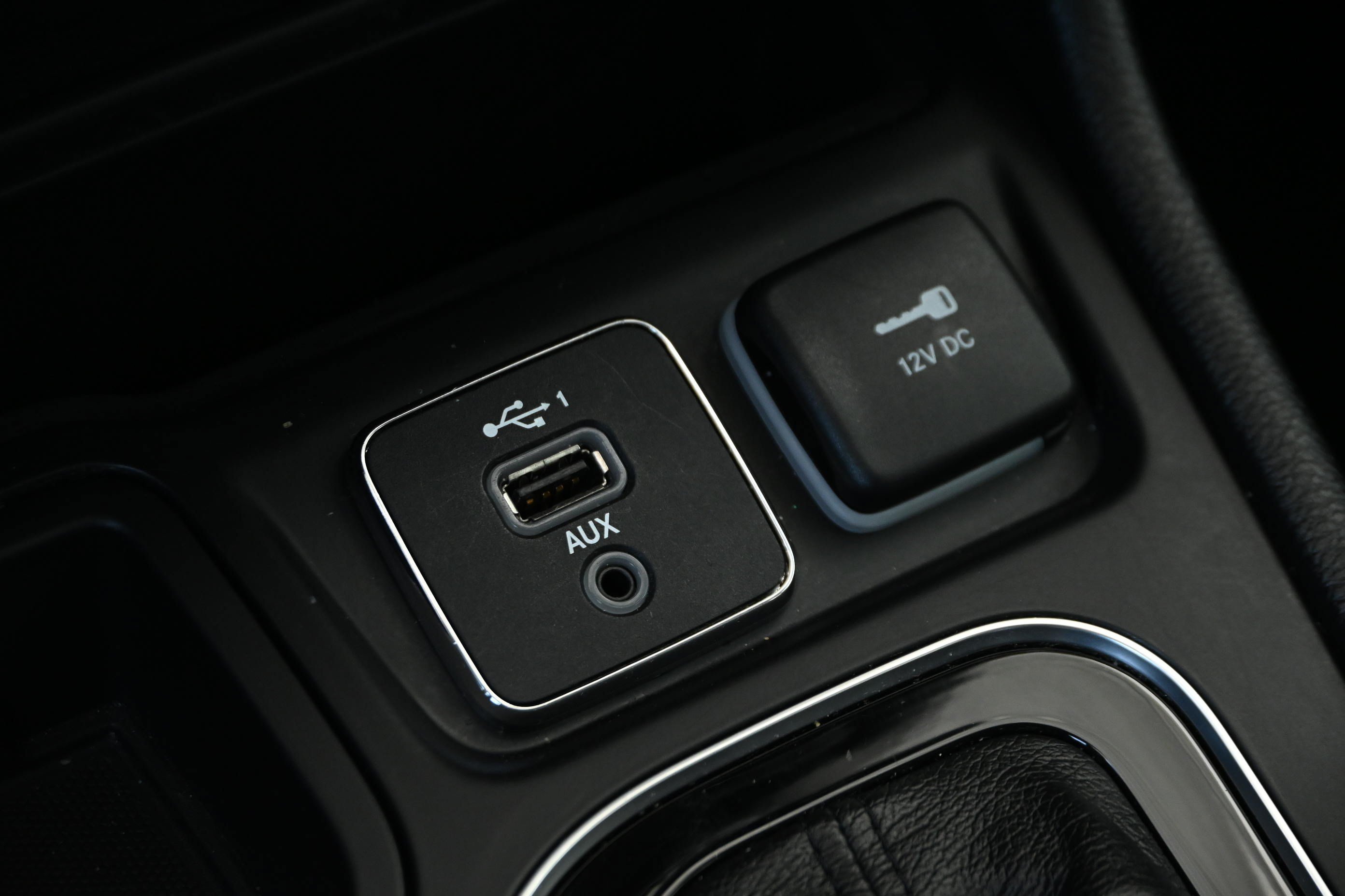 Used 2021 Jeep Cherokee Latitude Plus FWD image 31