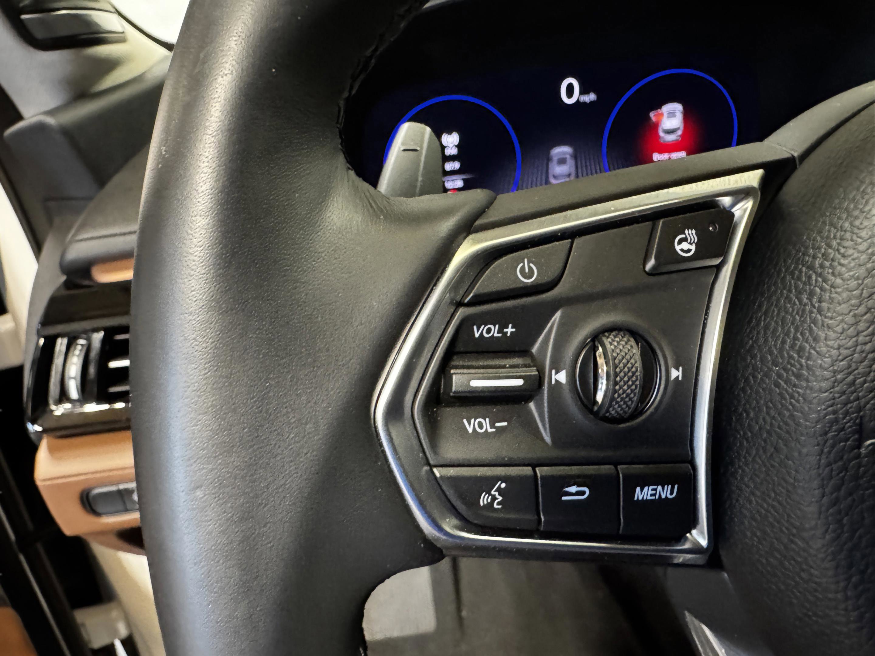 Certified 2025 Acura MDX FWD w/ Technology Package image 18