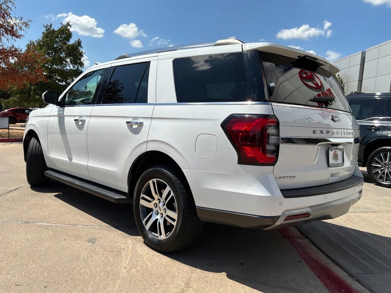 Used 2024 Ford Expedition Limited RWD image 8