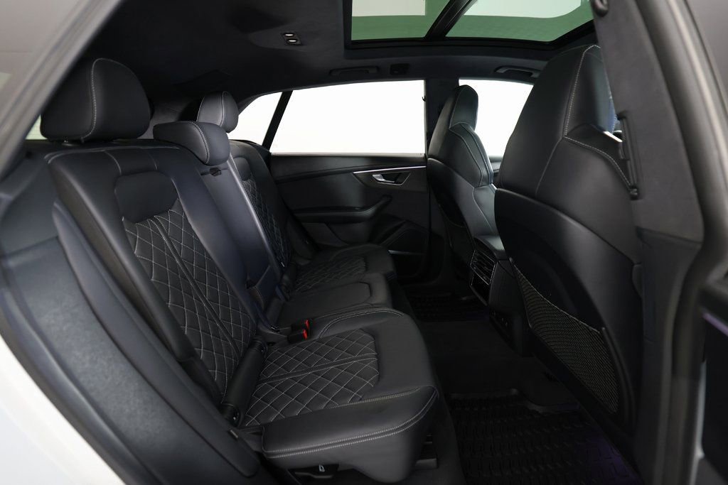 Used 2024 Audi SQ8 Prestige AWD/4WD image 11