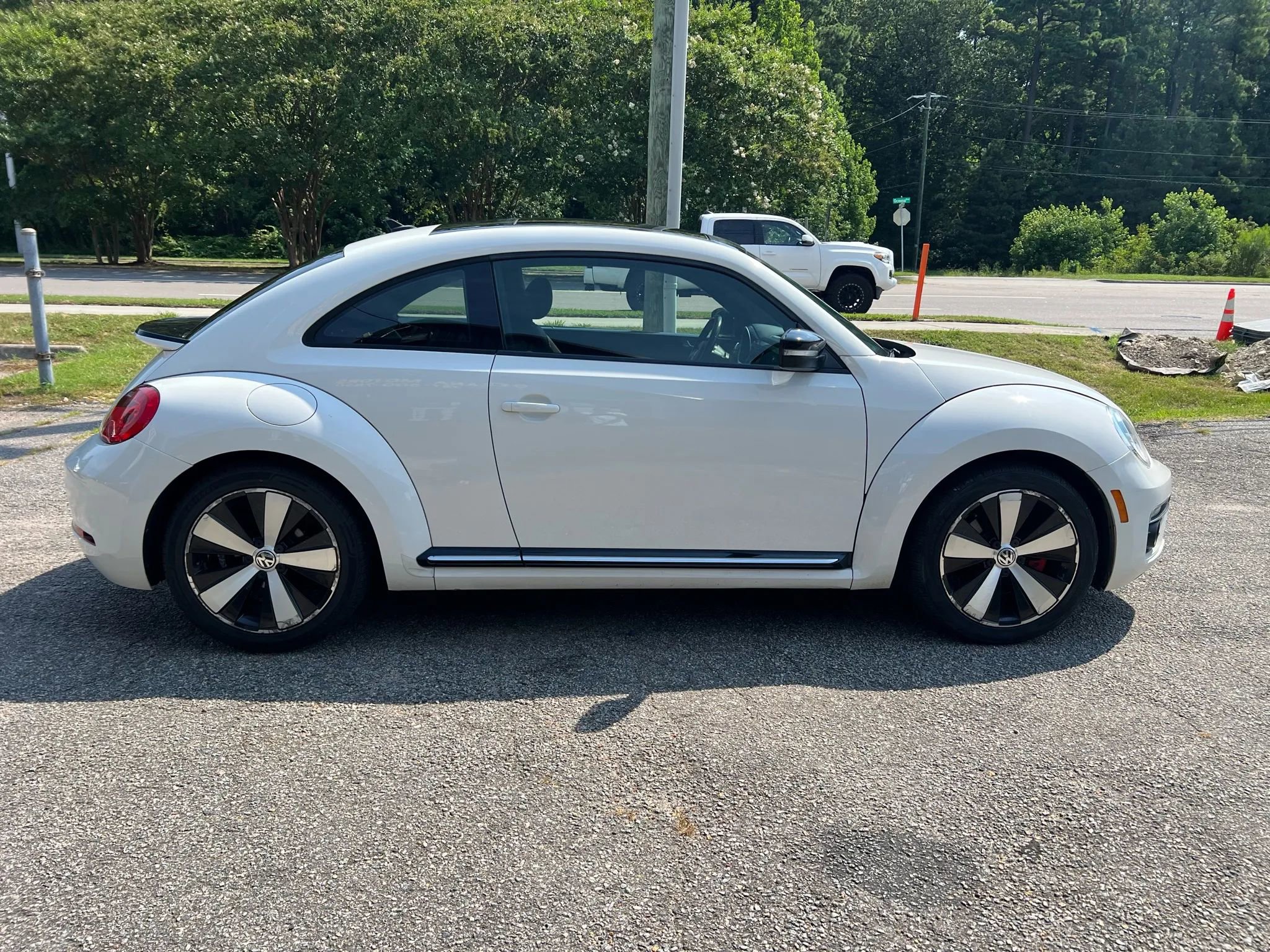 Used 2013 Volkswagen Beetle 2.0T image 4