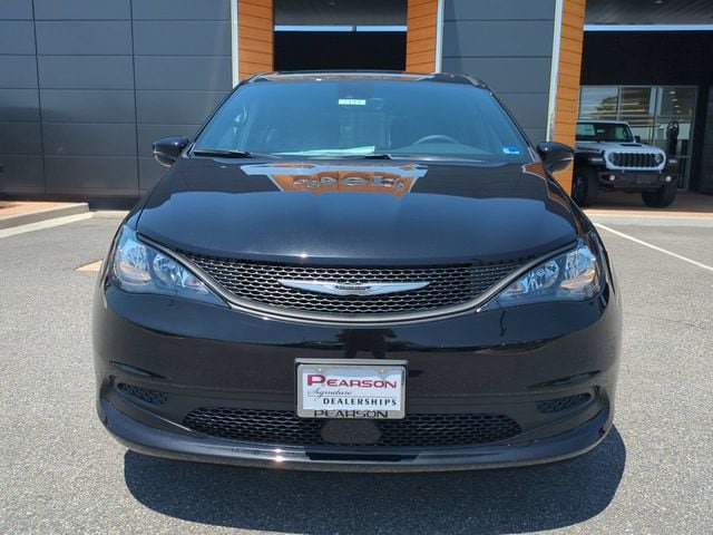 New 2027 Chrysler Pacifica LX FWD image 9