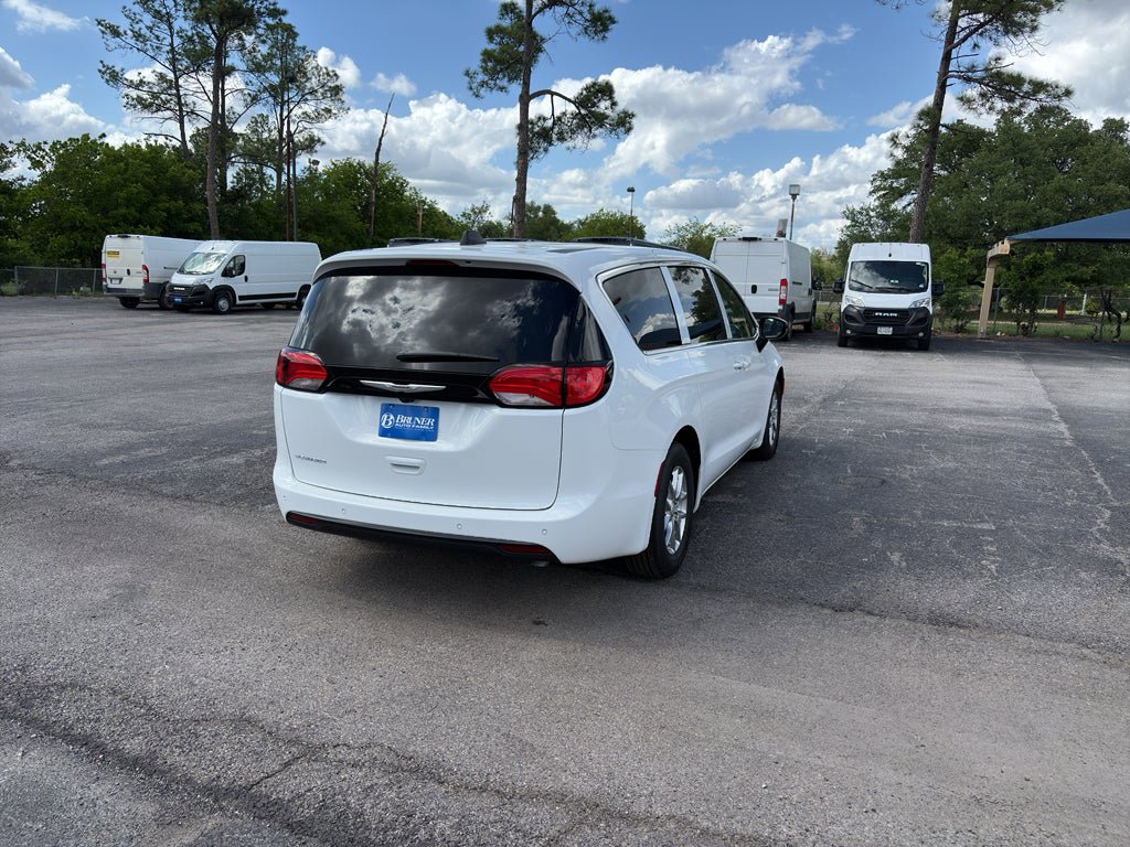 New 2026 Chrysler Voyager LX FWD image 5
