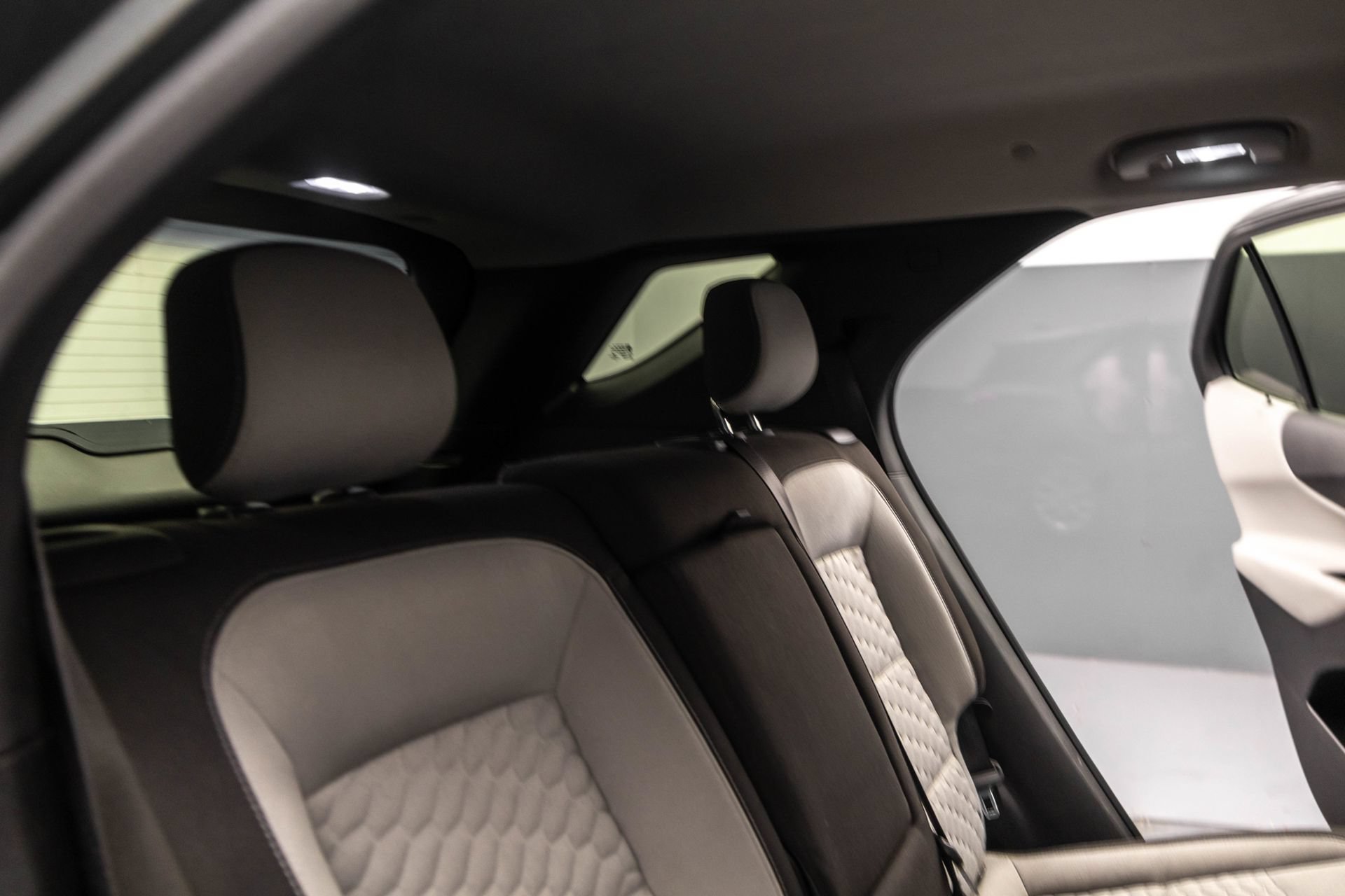 Used 2018 Chevrolet Equinox LS FWD image 34