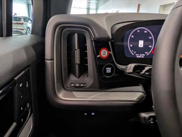 Used 2025 Porsche Cayenne AWD/4WD image 34