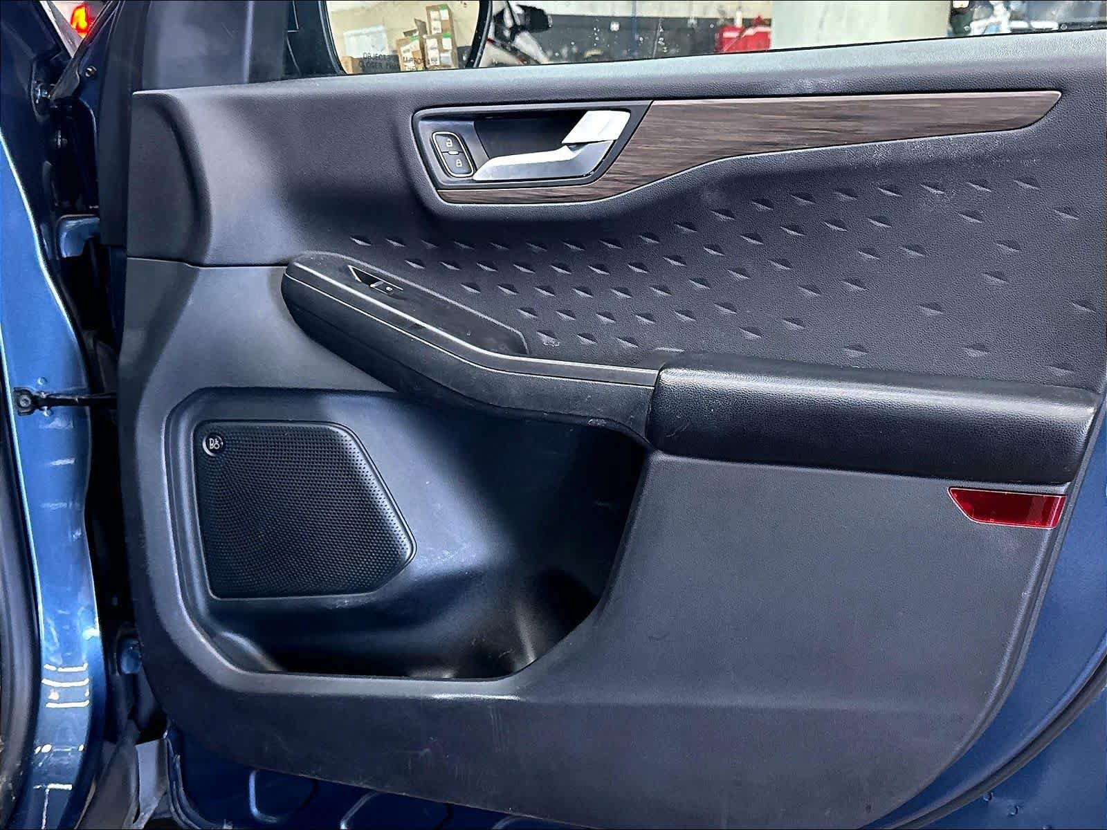 Used 2020 Ford Escape Titanium w/ Titanium Premium Package 2.0 AWD/4WD image 27