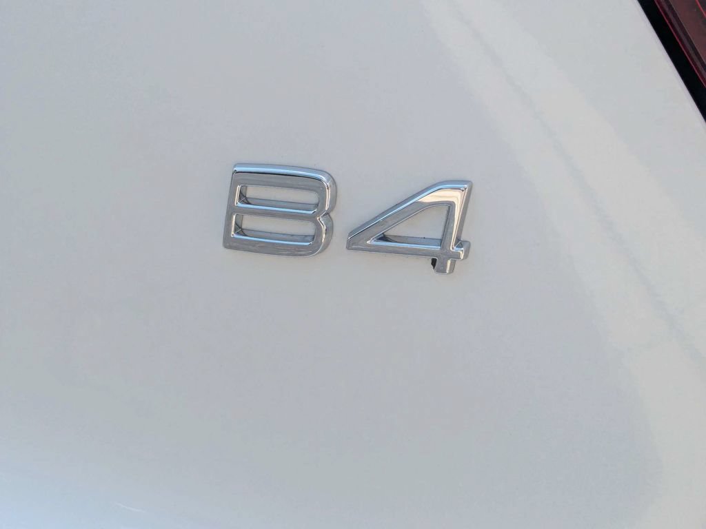 Certified 2026 Volvo XC40 B4 Plus w/ Protection Package Premier FWD image 15