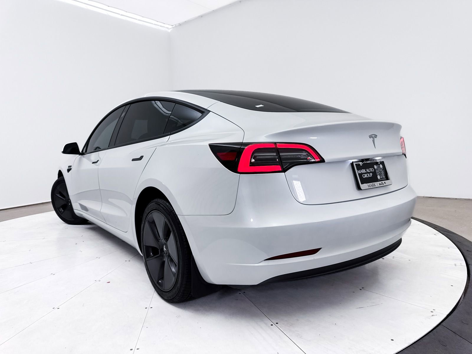 Used 2023 Tesla Model 3 Standard Range RWD image 11