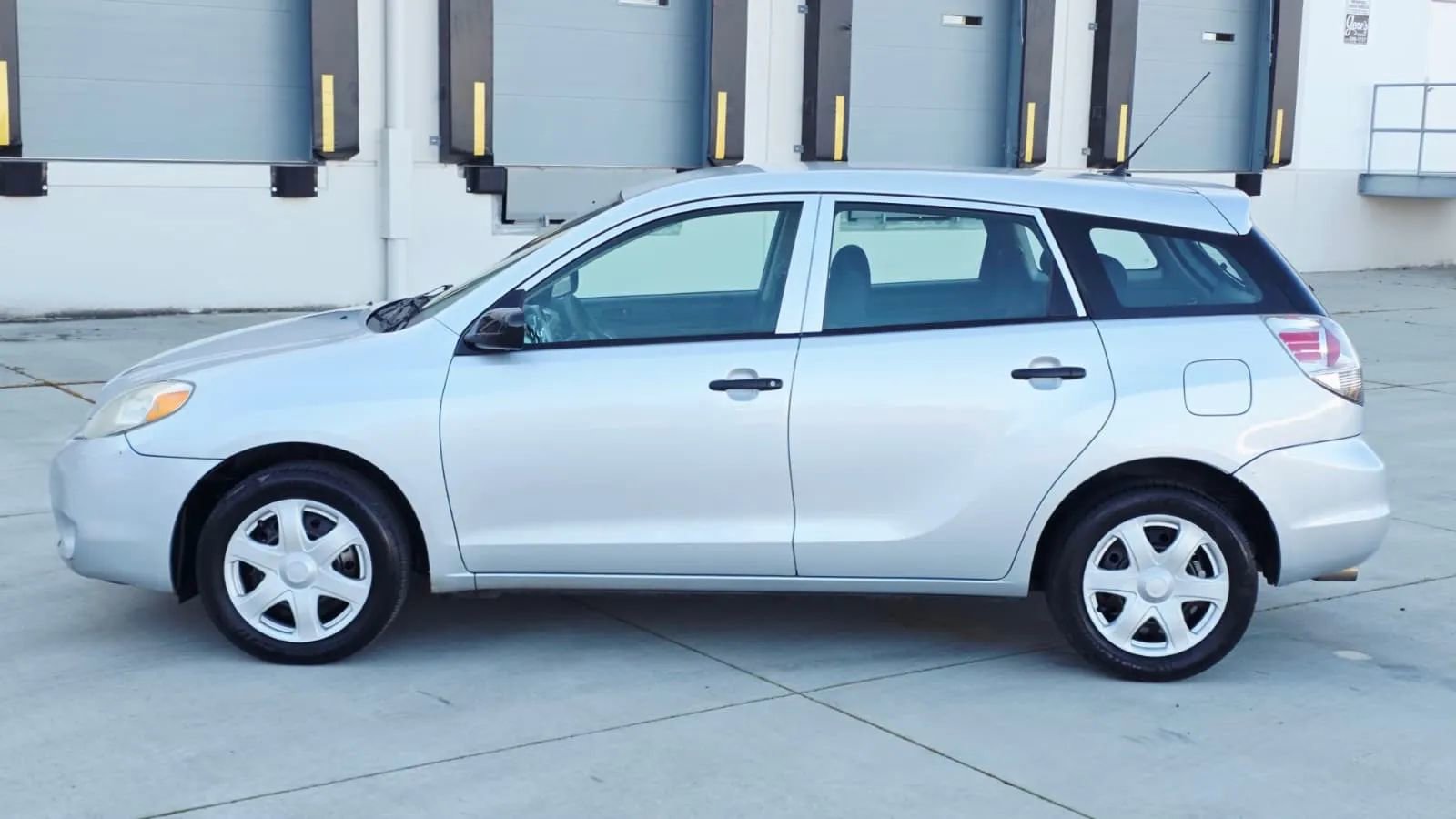 Used 2006 Toyota Matrix XR image 2