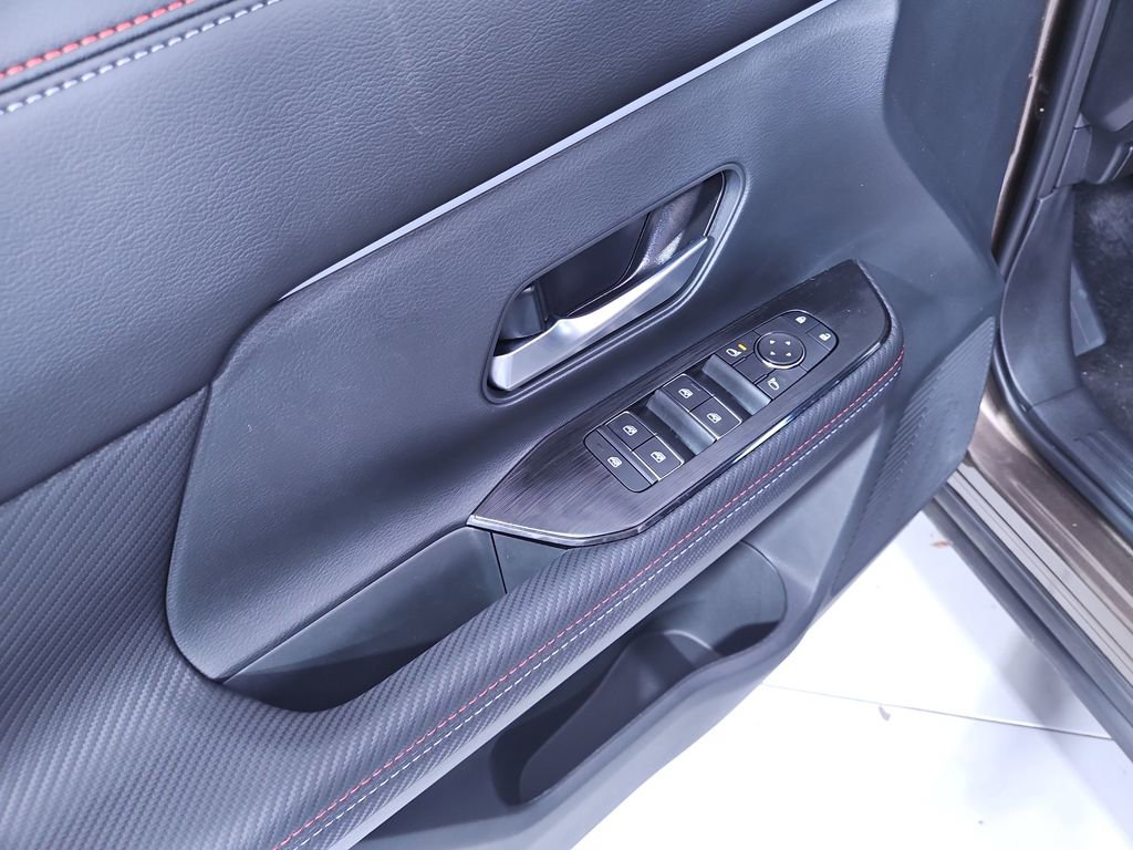 New 2025 Nissan Kicks SR image 11