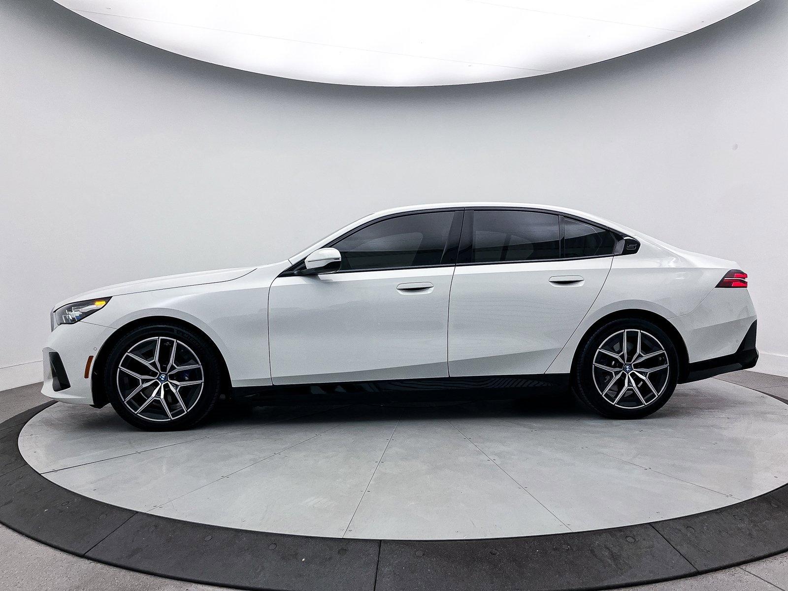 Used 2024 BMW i5 eDrive40i w/ M Sport Package image 39