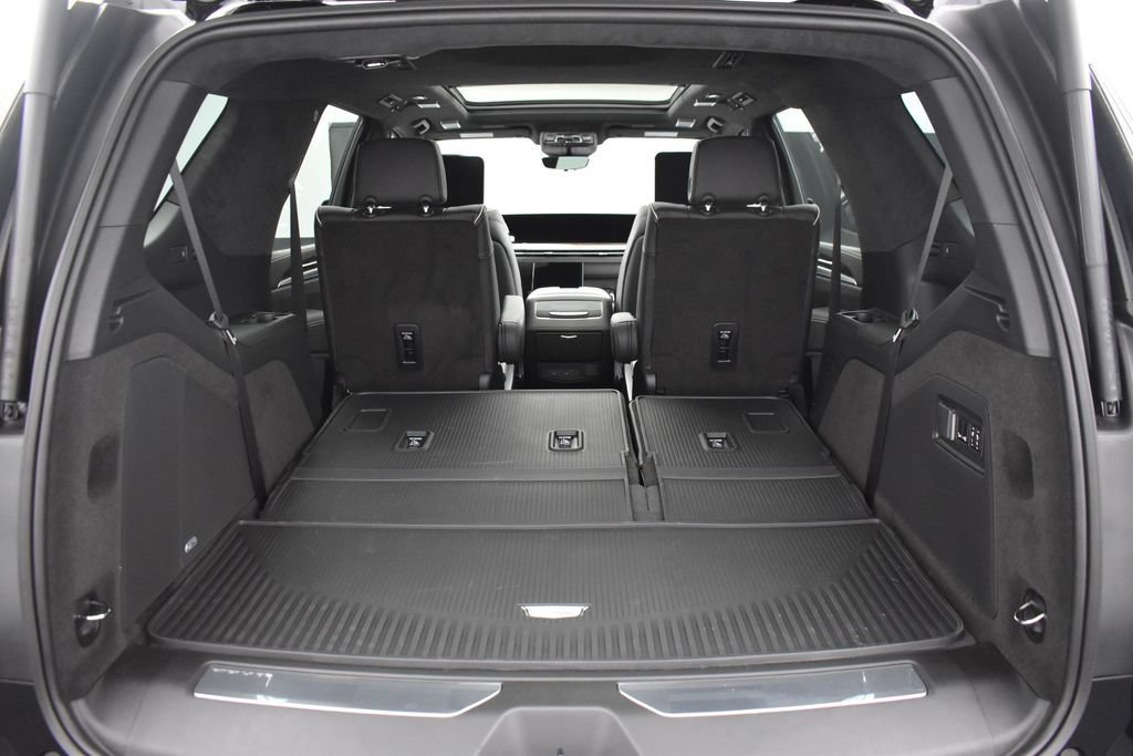 Certified 2026 Cadillac Escalade Platinum Sport w/ LPO, ONYX Package AWD/4WD image 33