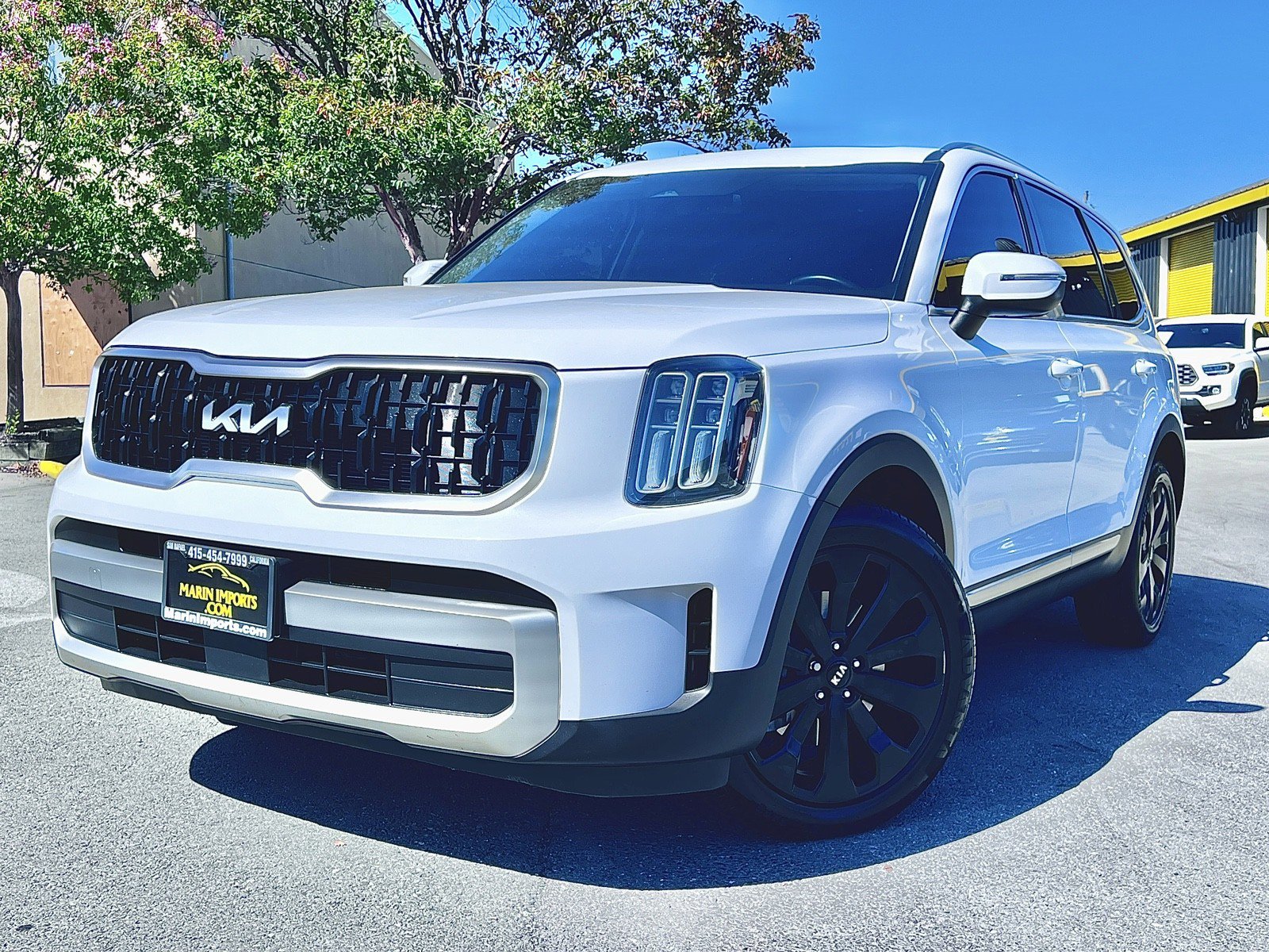 Used 2023 Kia Telluride EX w/ EX Captain's Chair Package FWD image 1