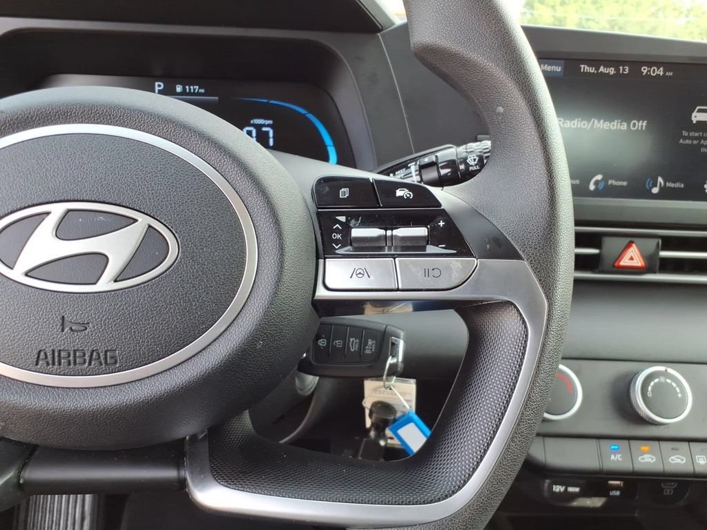 Used 2025 Hyundai Elantra SE FWD image 9