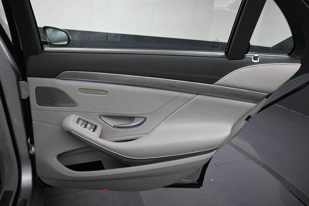 Used 2016 Mercedes-Benz S 550 4MATIC Sedan w/ Premium Package image 39