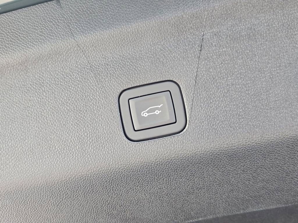 New 2026 Cadillac Escalade Luxury w/ LPO, Floor Liner Package image 34