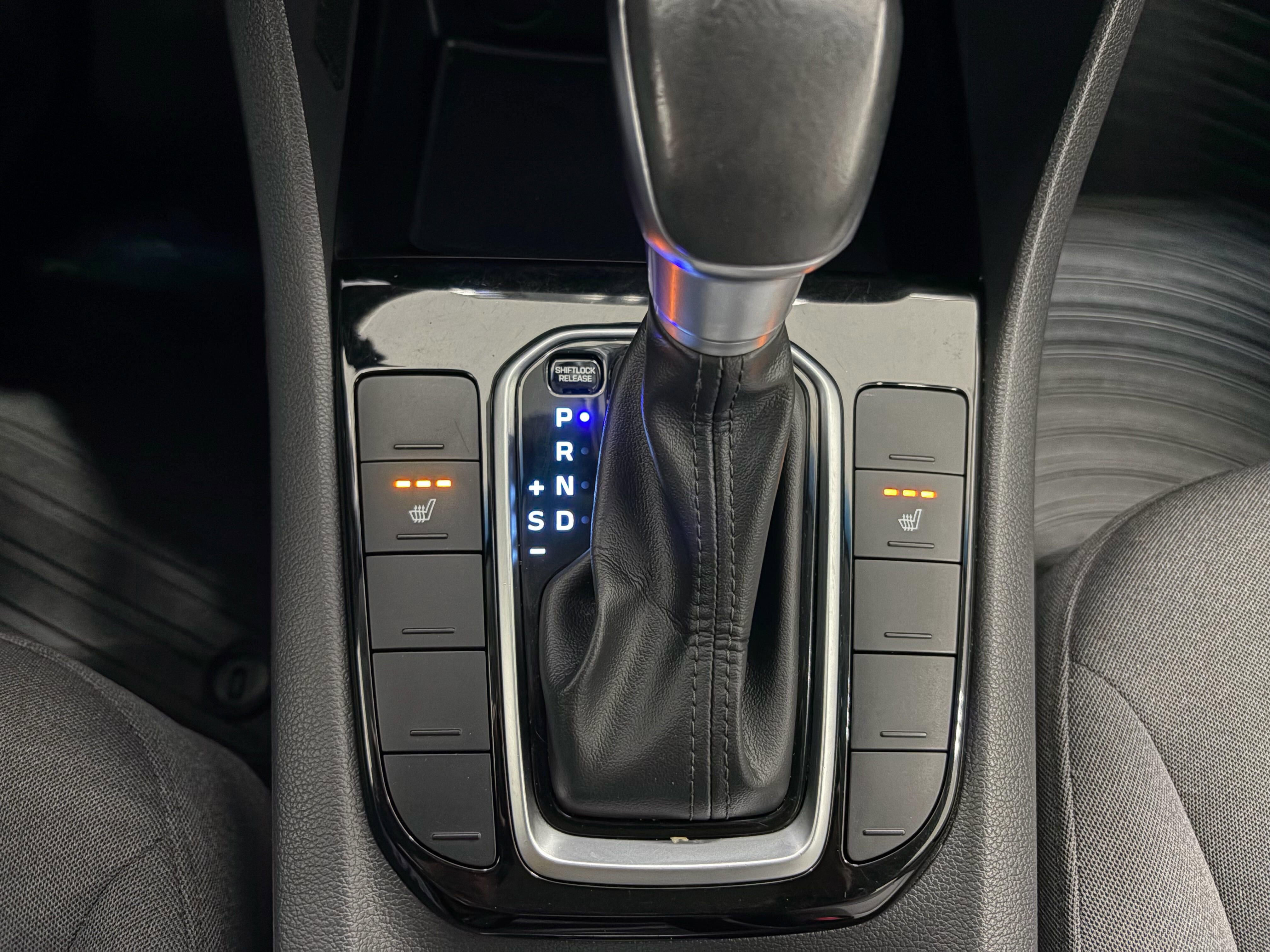 Used 2020 Hyundai Ioniq SE image 15