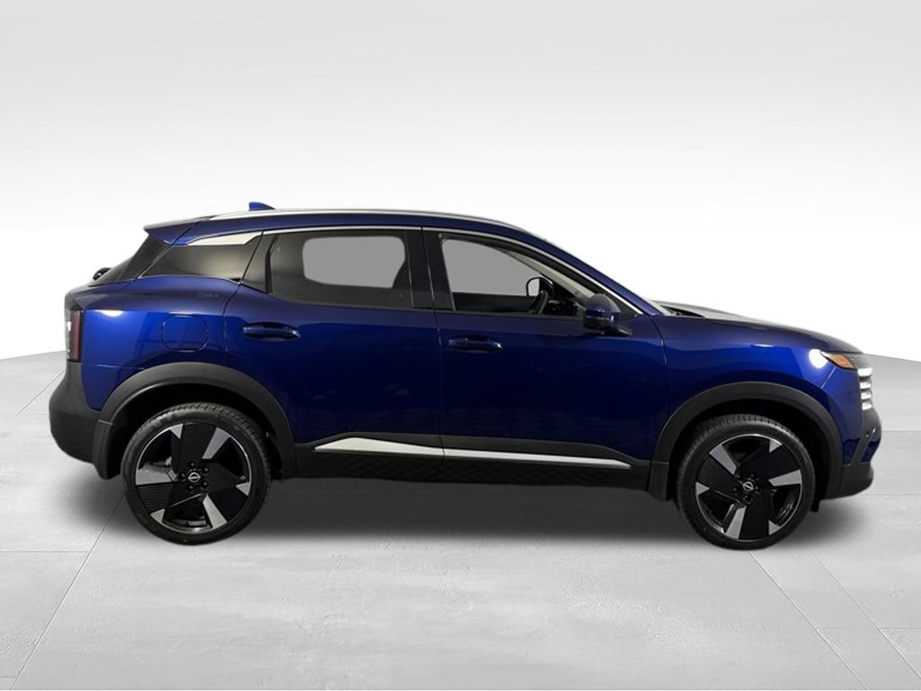 Used 2025 Nissan Kicks SR FWD image 3