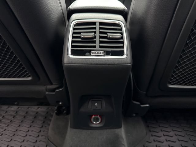 Used 2018 Audi Q3 2.0T Premium Plus w/ Premium Plus Package AWD/4WD image 23